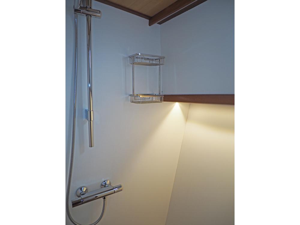 Cabin en avant, H&eacute;bergements